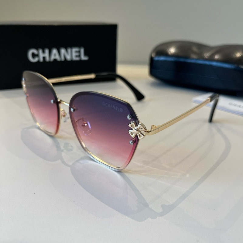 Солнцезащитные очки Chanel