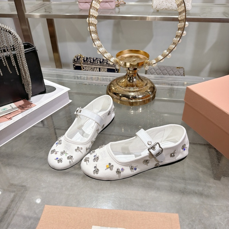 Женские балетки с цветочным декором и пряжкой Miu Miu