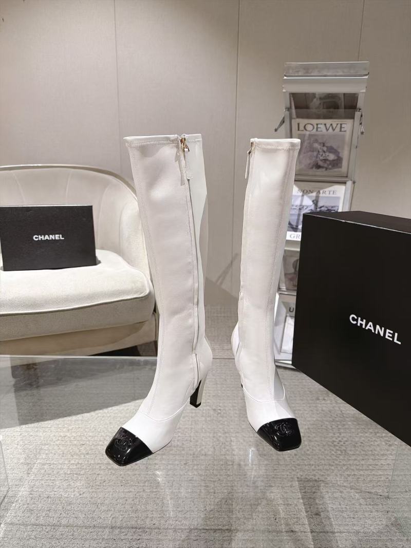 Женские ботильоны Chanel с острым носком белого цвета
