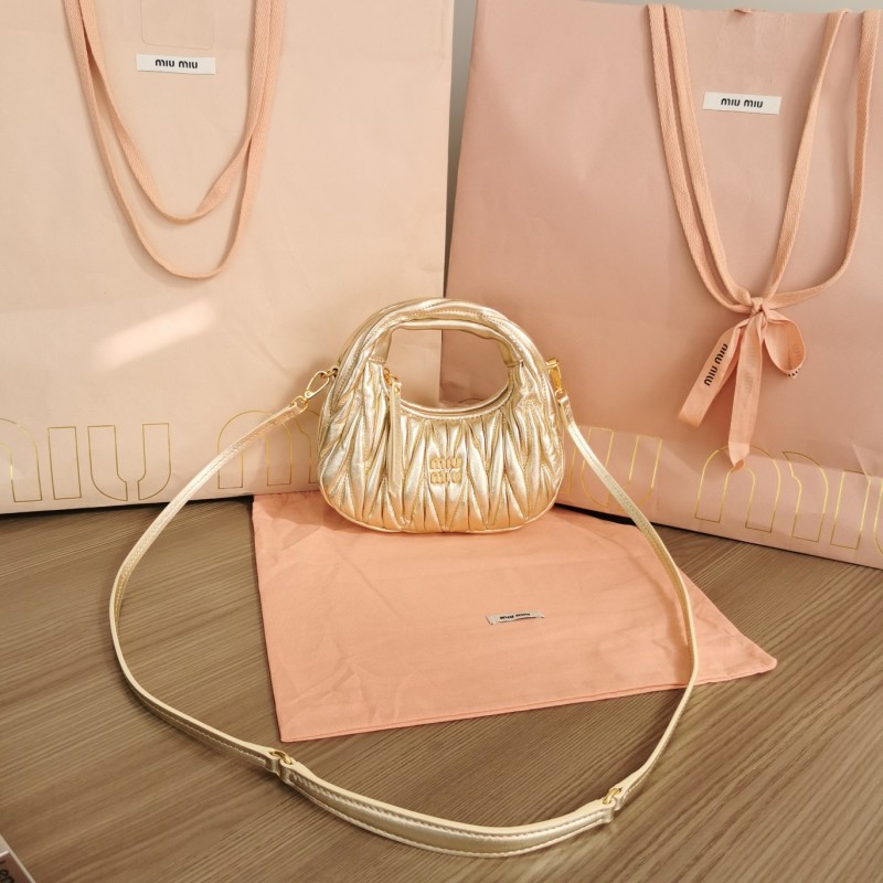 Миниатюрная кожаная сумка Miu Miu Mini Wander, золотистого цвета