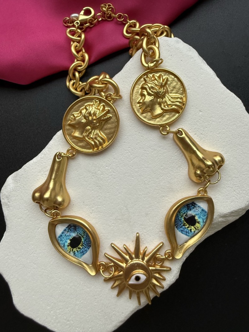 Нарядное колье с декоративными элементами Schiaparelli