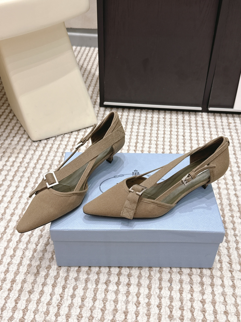 Женские туфли Prada с ремешком