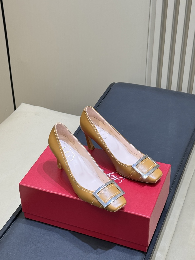Женские туфли с пряжкой на среднем каблуке Roger Vivier