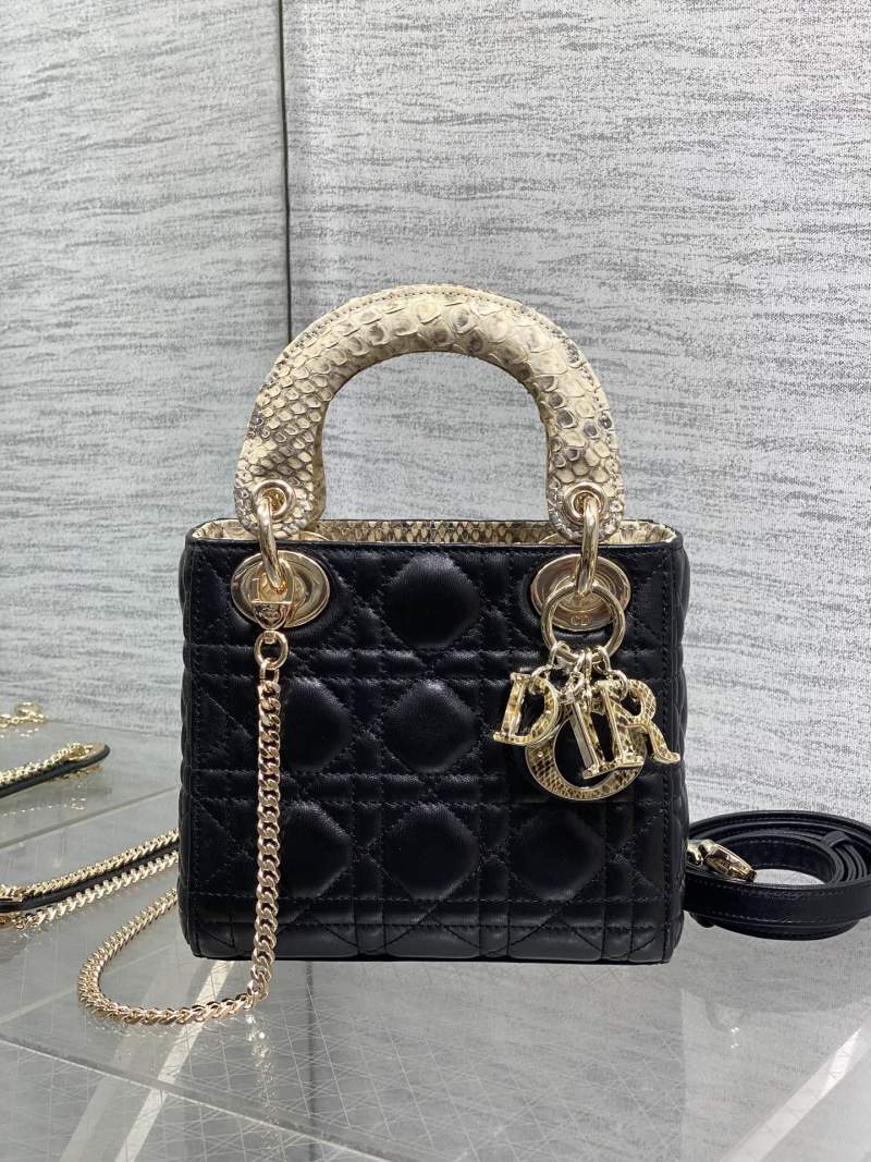 Женская сумка Dior Lady Dior с ручкой из змеиной к