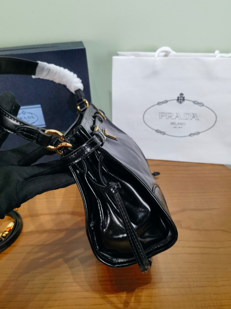 Сумка Prada Bonnie из масляной кожи