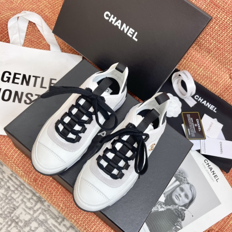 Кроссовки Chanel белых тонов