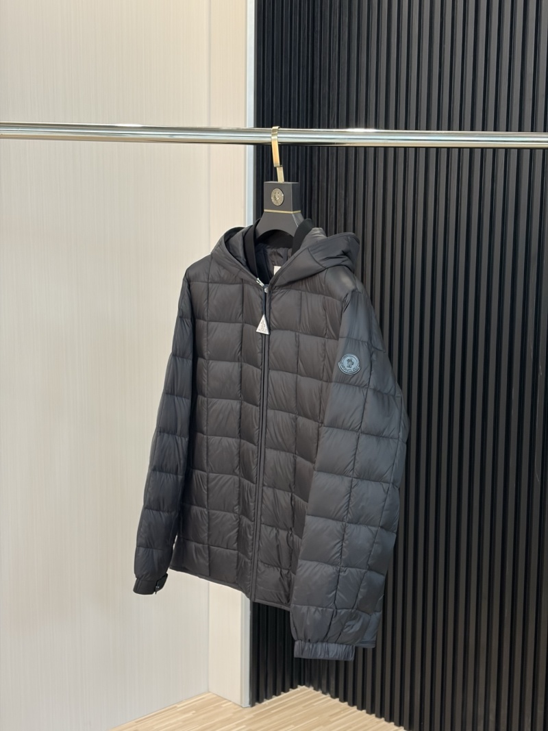 Пуховик Moncler