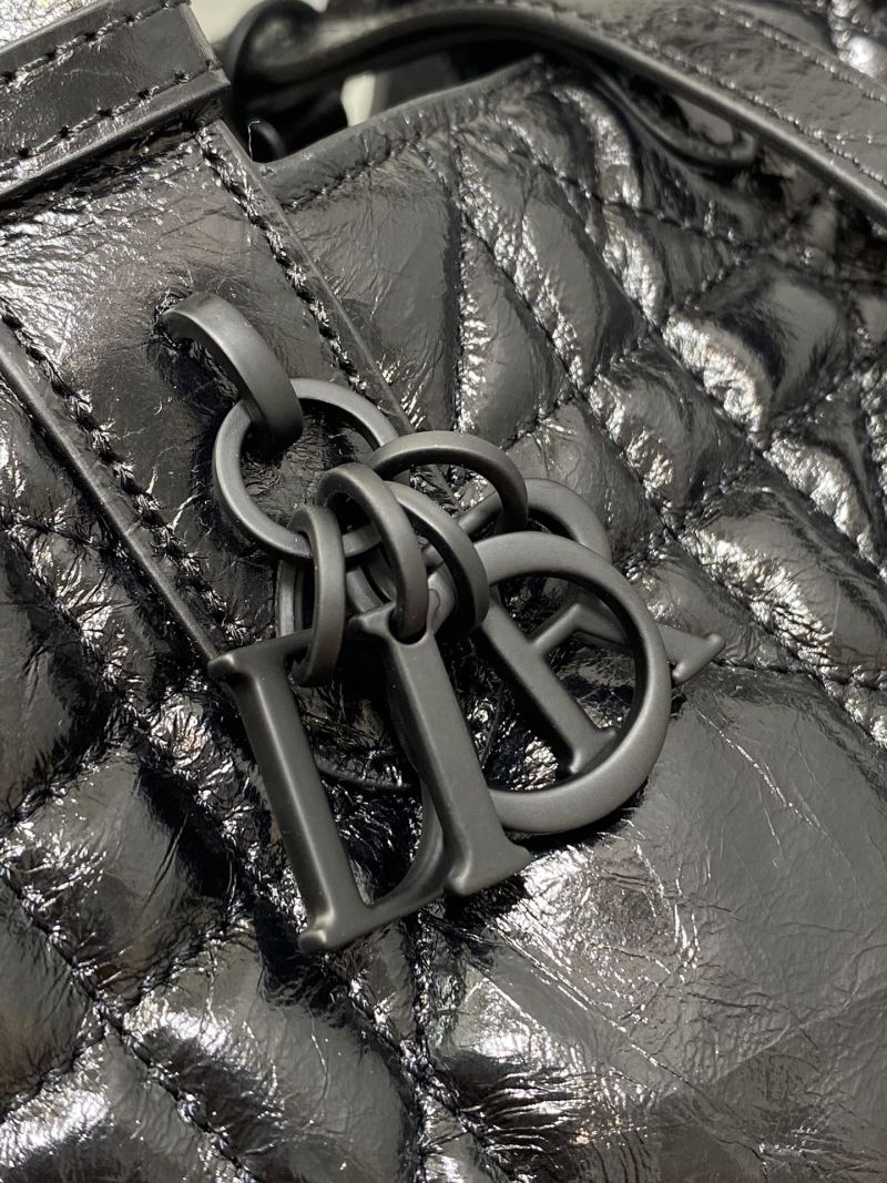 Черная сумка Dior с квилтингом