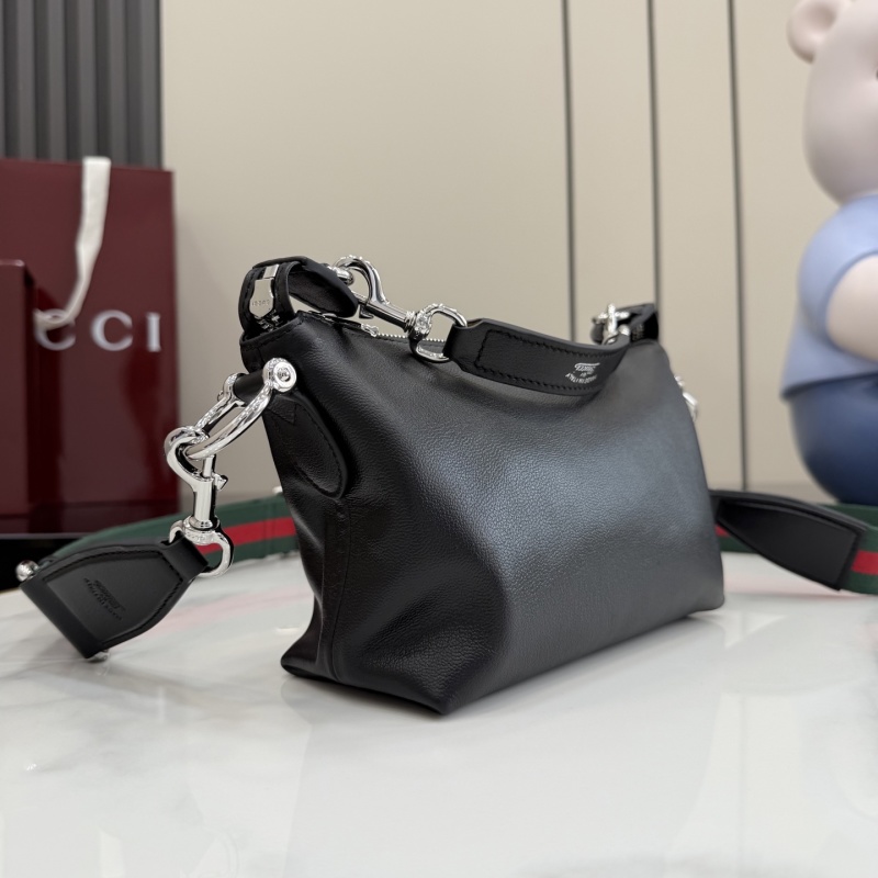 Черная сумка Gucci с ремешком