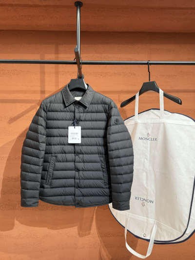 Пуховик Moncler