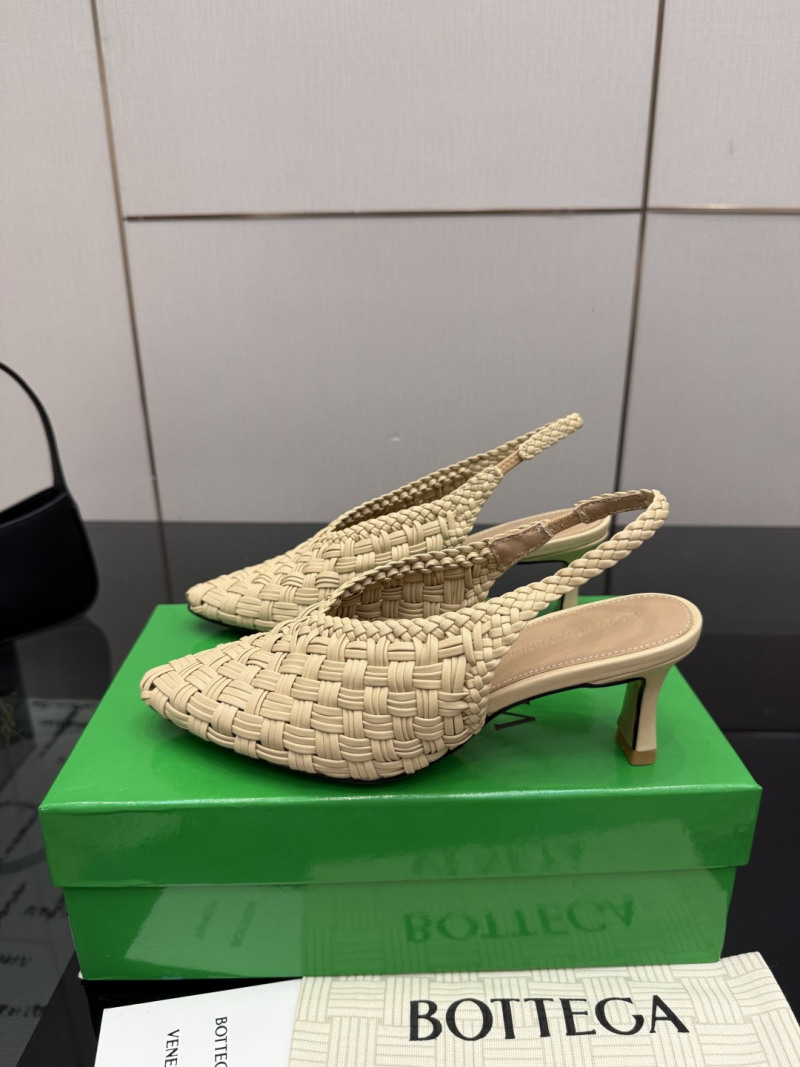 Женские плетеные туфли бежевого цвета Bottega Veneta