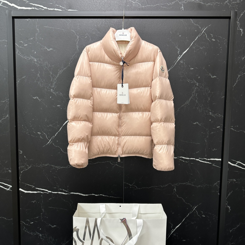 Пуховик Moncler