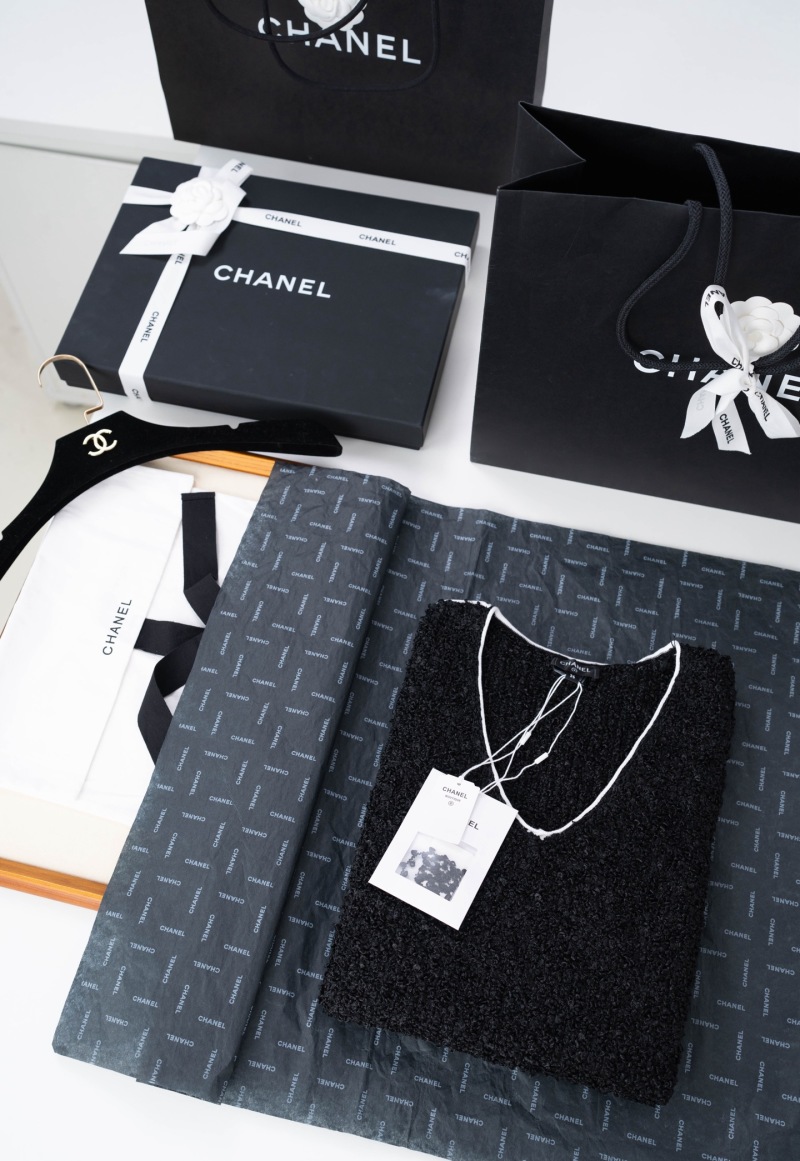 Чёрный топ Chanel с V-образным вырезом из шерсти