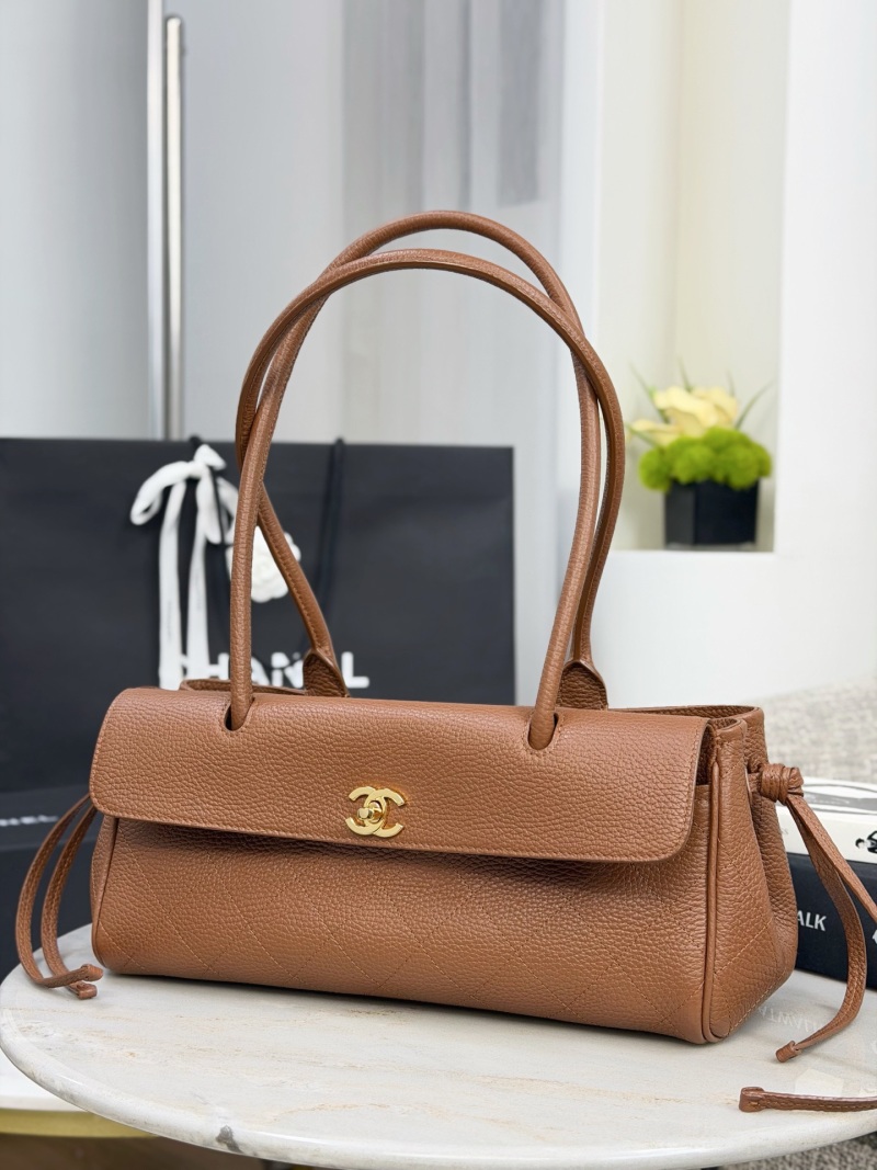 Женская кожаная сумка через плечо коричневого цвета Chanel
