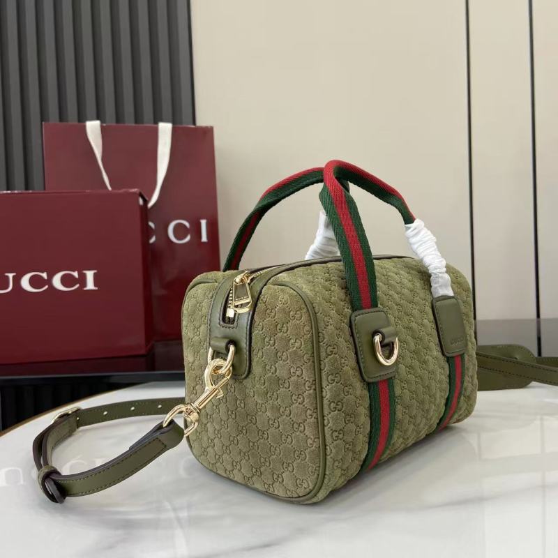 Сумка Gucci с монограммой и красно-зеленой полосой