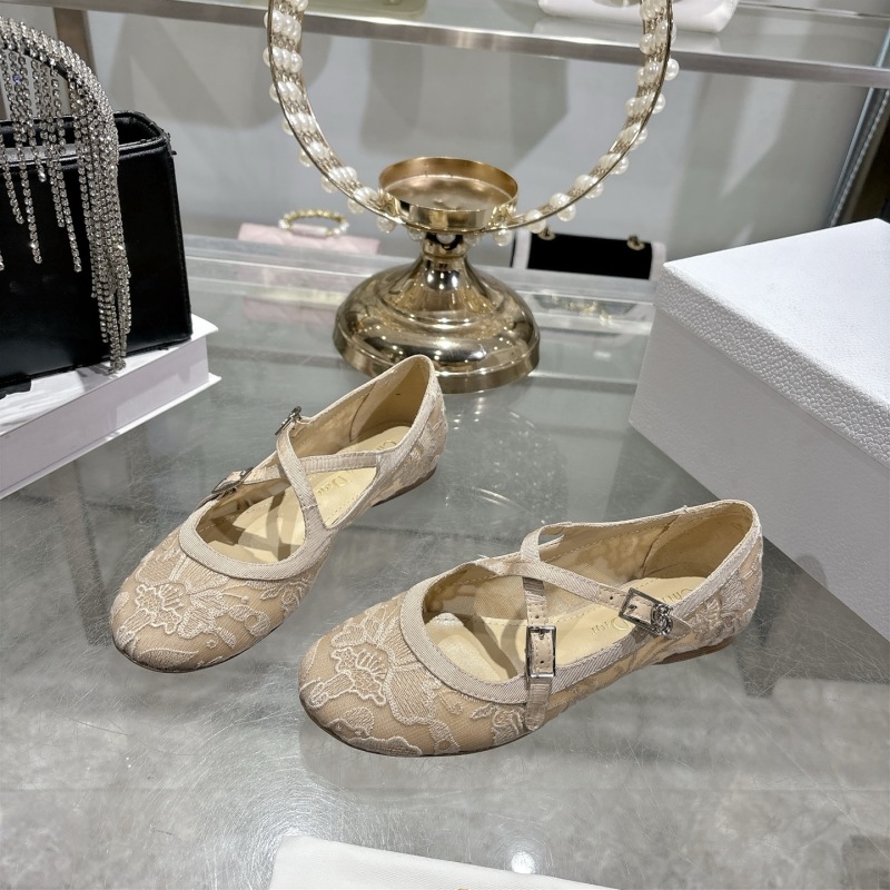 Плоские балетки с крестообразными ремешками и вышивкой Dior