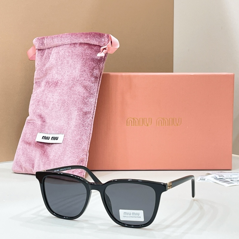 Солнцезащитные очки Miu Miu