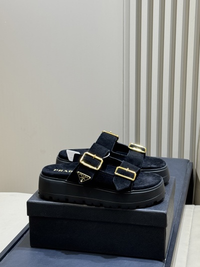 Сабо женские черные Prada на толстой подошве