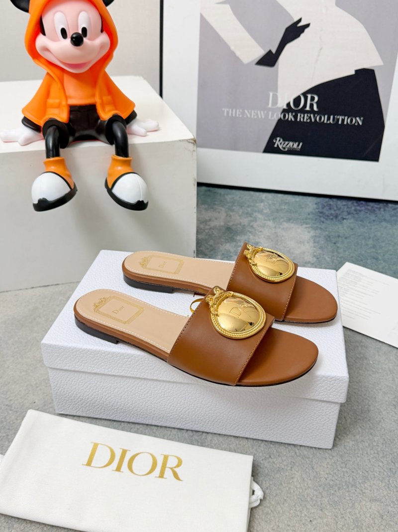 Женские шлёпанцы Dior D-Lane с золотистым декором
