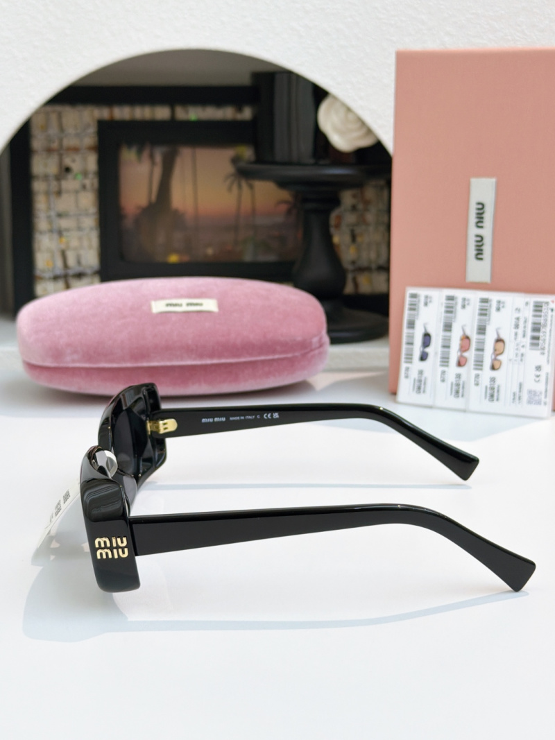 Солнцезащитные очки Miu Miu MUB13S