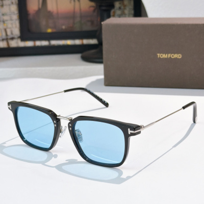 Солнцезащитные очки Tom Ford с синими линзами