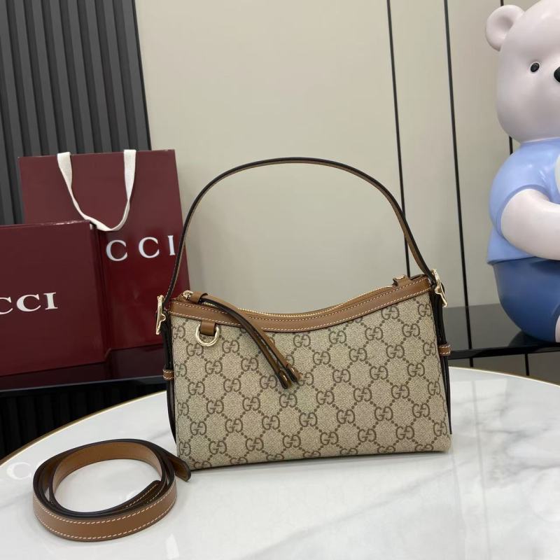 Сумка Gucci с монограммой и ремнем
