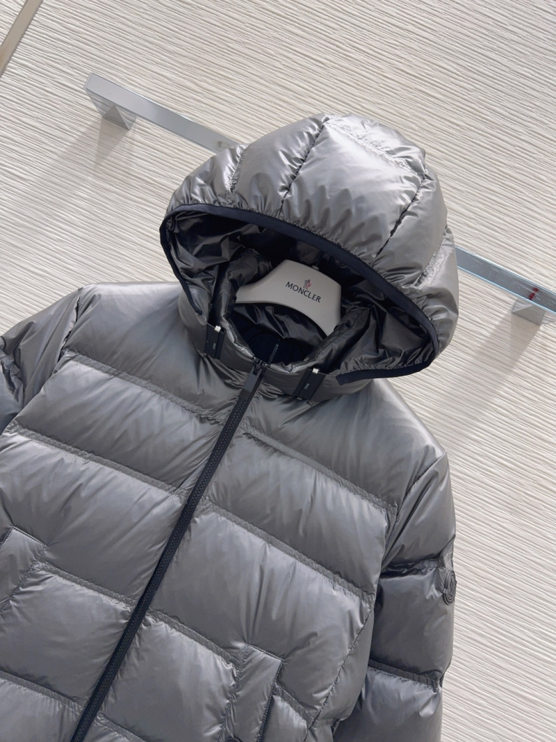 Пуховик Moncler