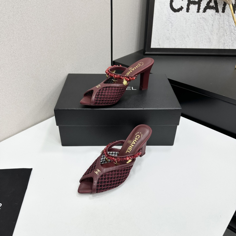 Женские сабо с декором и принтом Chanel