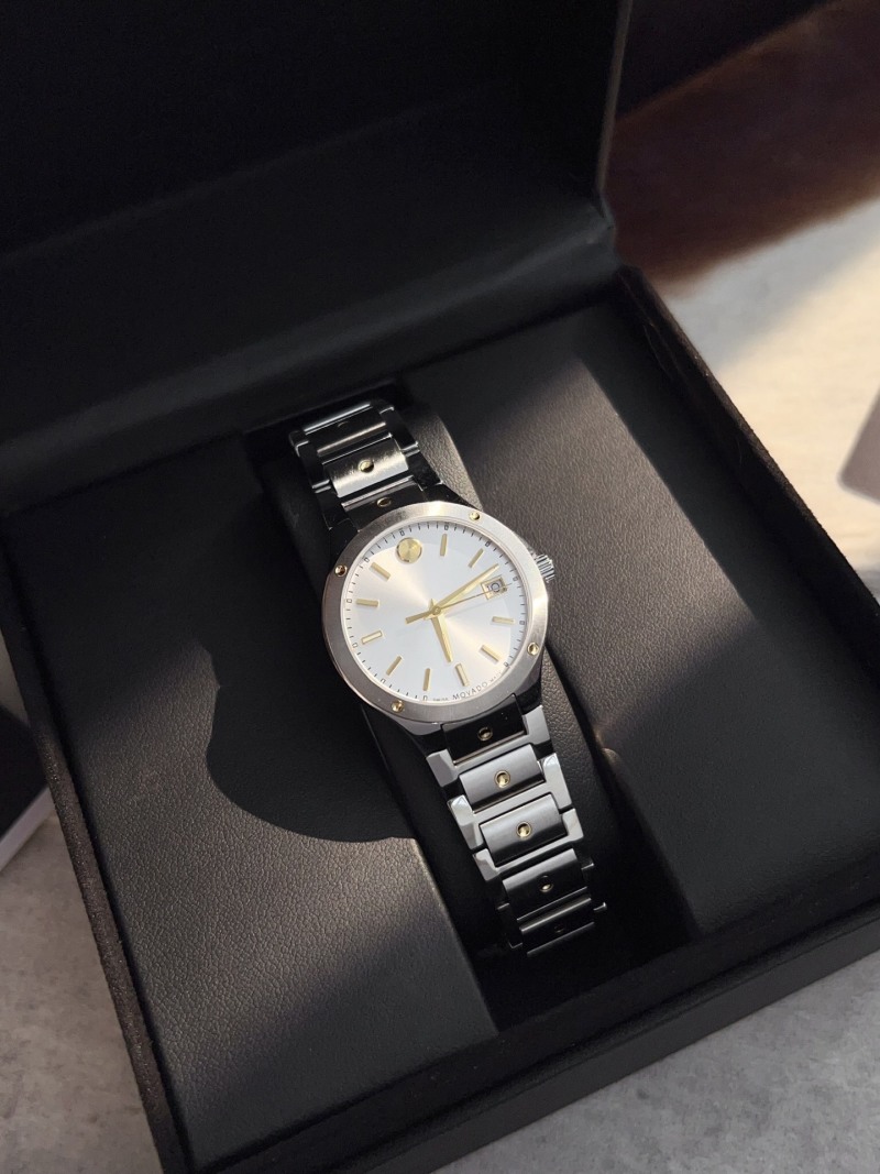 Часы Movado
