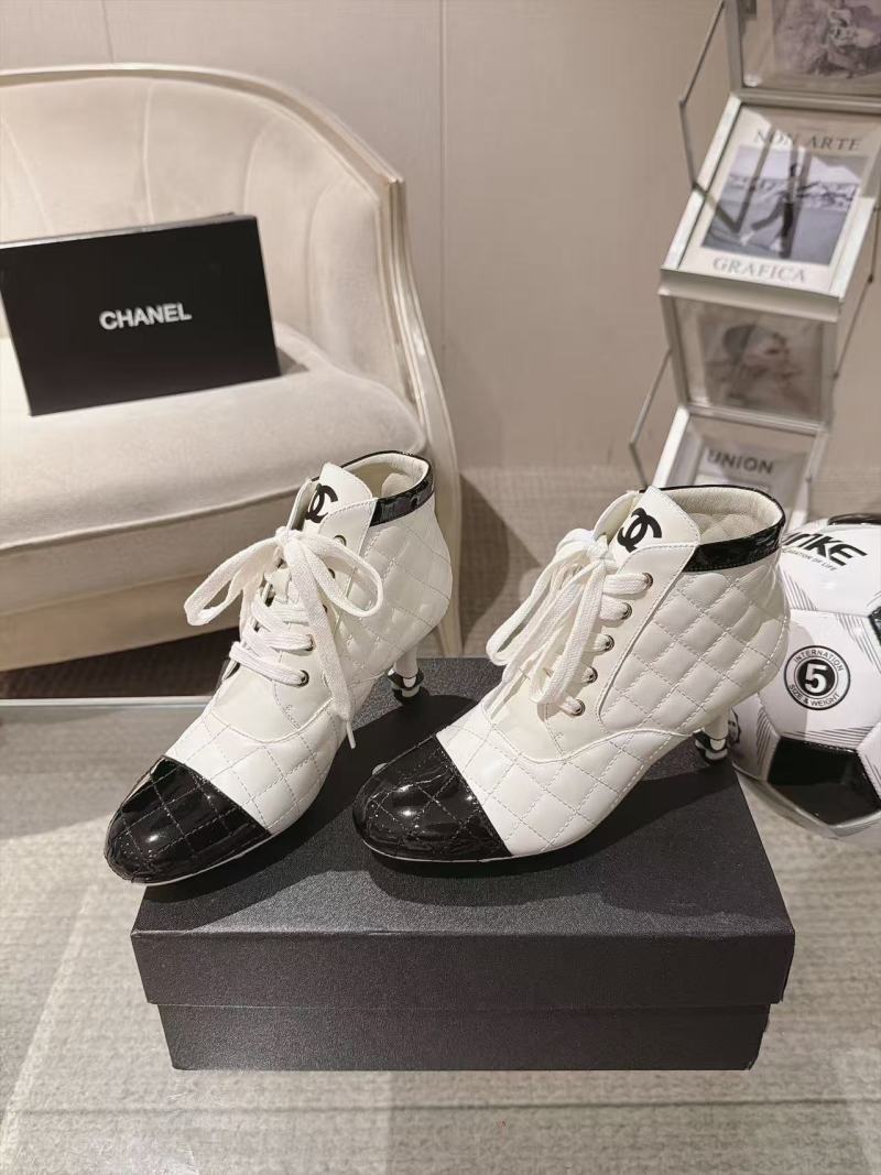 Женские ботинки Chanel с черным носком