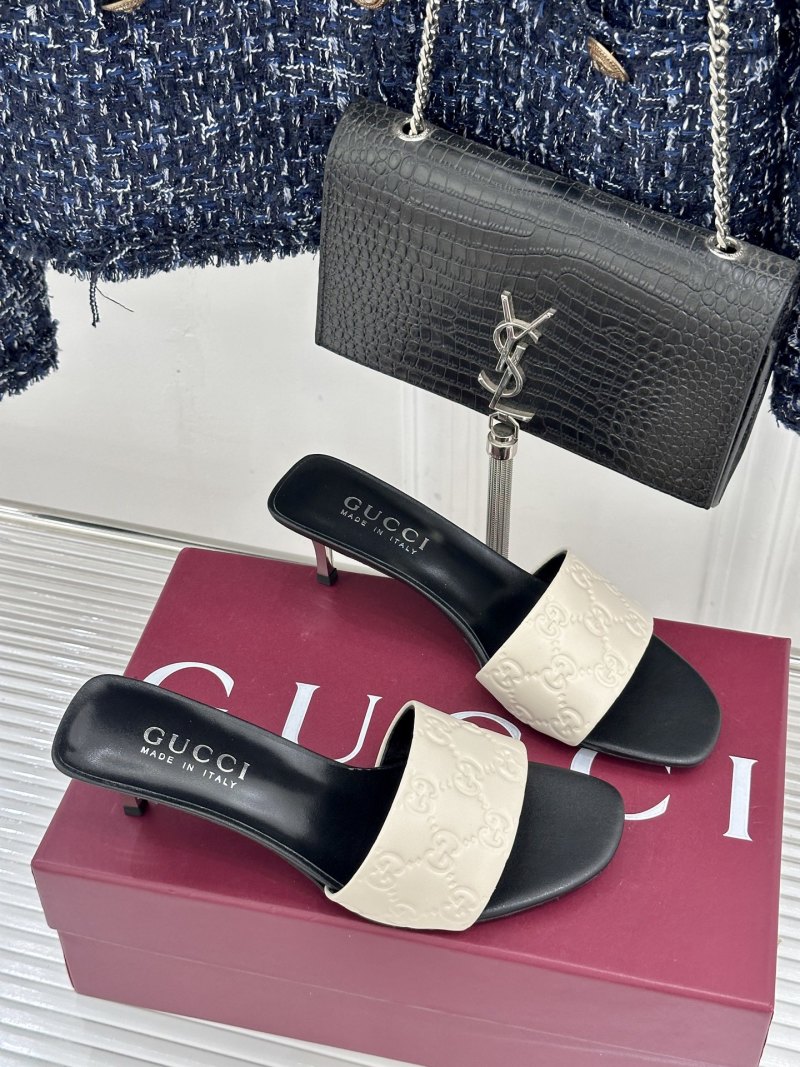 Женские босоножки Gucci с монограммой