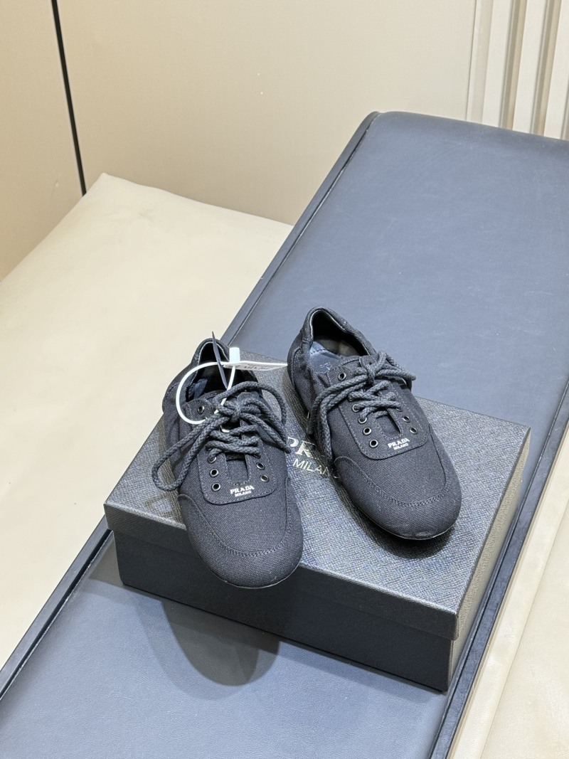 Кроссовки женские Prada низкие черные