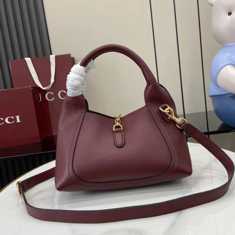 Сумка Gucci с золотой фурнитурой