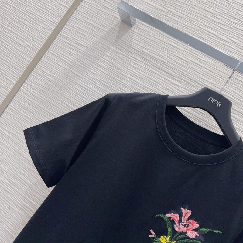 Футболка женская черная с цветочной вышивкой Dior