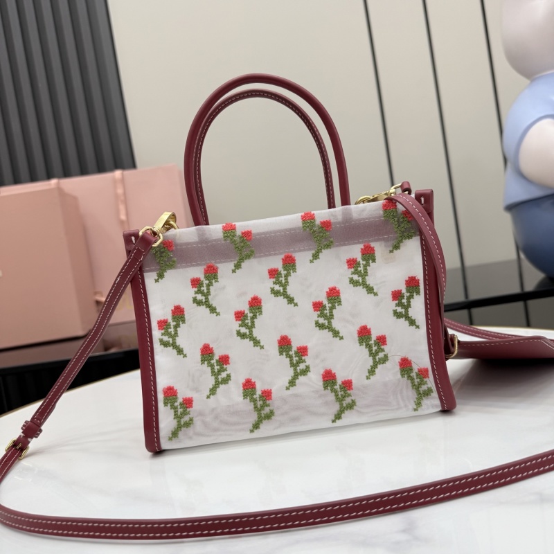 Сумка Miu Miu с вышивкой и кожаной отделкой