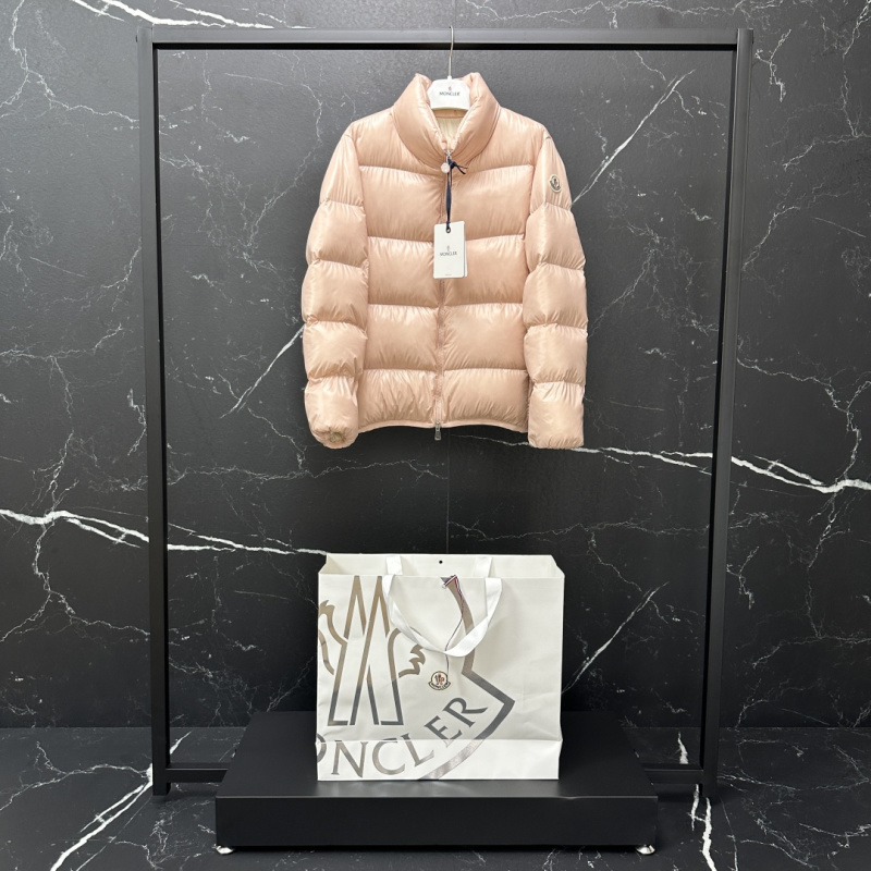 Пуховик Moncler