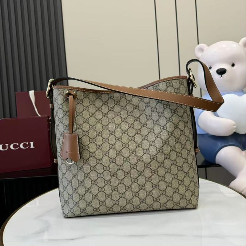 Сумка Gucci с монограммой