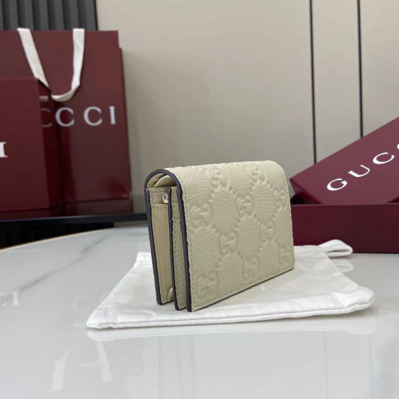 Белое портмоне Gucci с тиснением