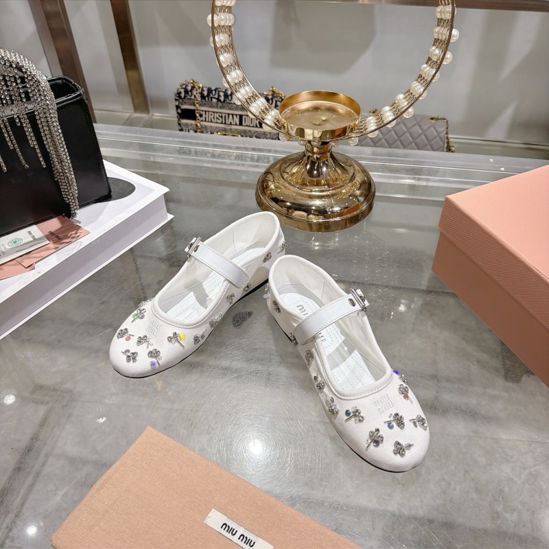 Женские балетки с цветочным декором и пряжкой Miu Miu