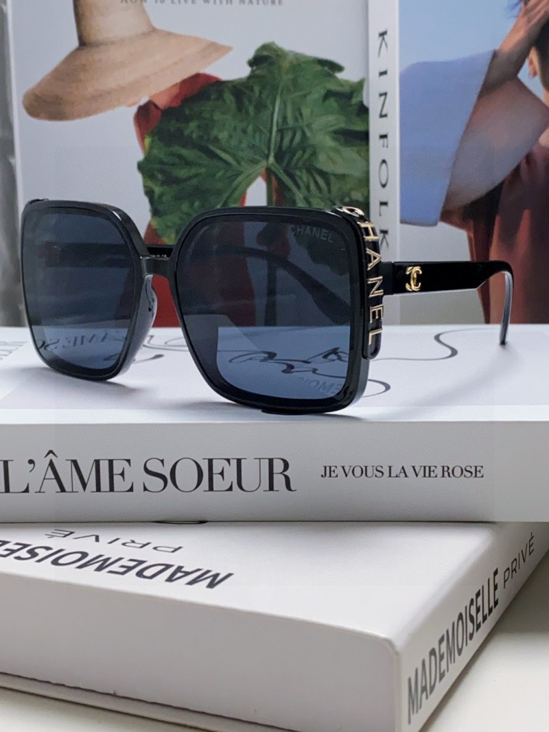 Женские солнцезащитные очки Chanel черные квадратные
