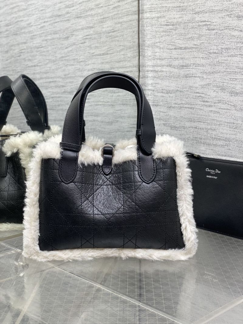 Сумка Dior с меховой отделкой чёрная