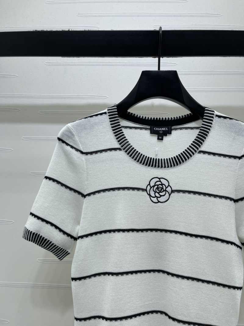 Женский джемпер в полоску с вышивкой Chanel