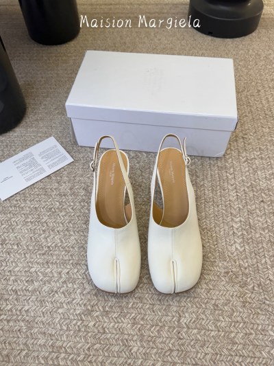 Балетные туфли Maison Margiela с разделенным носком