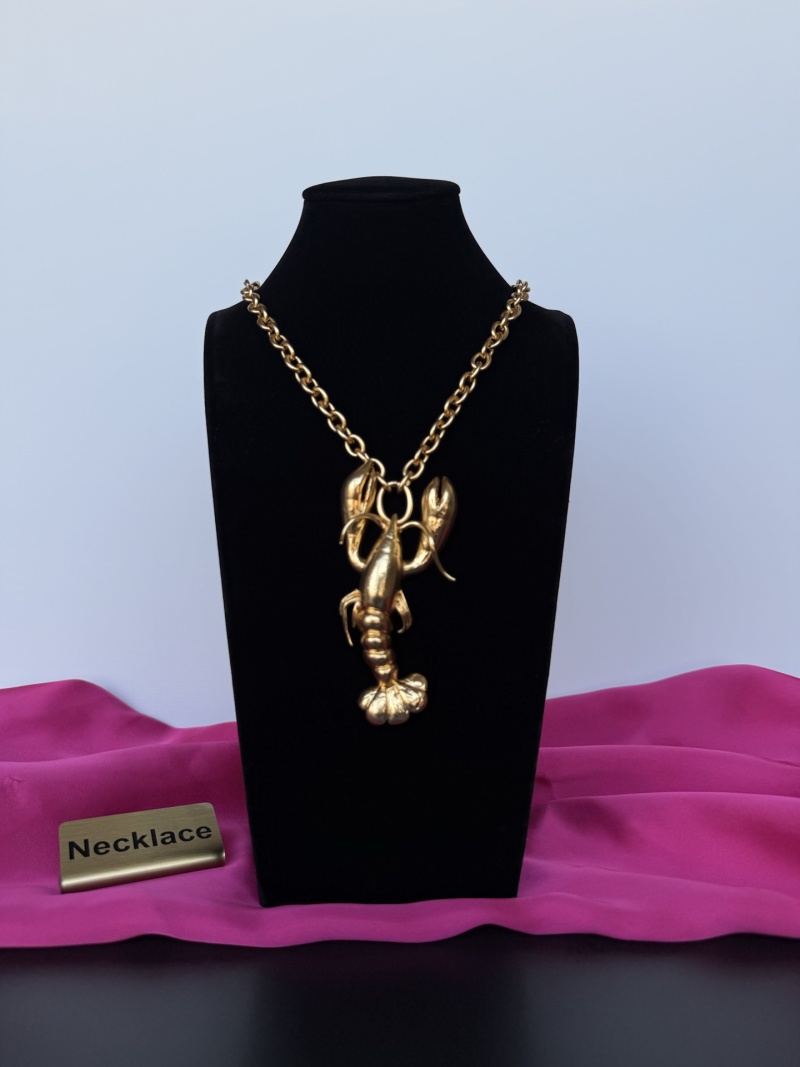 Золотистое колье в виде краба Schiaparelli
