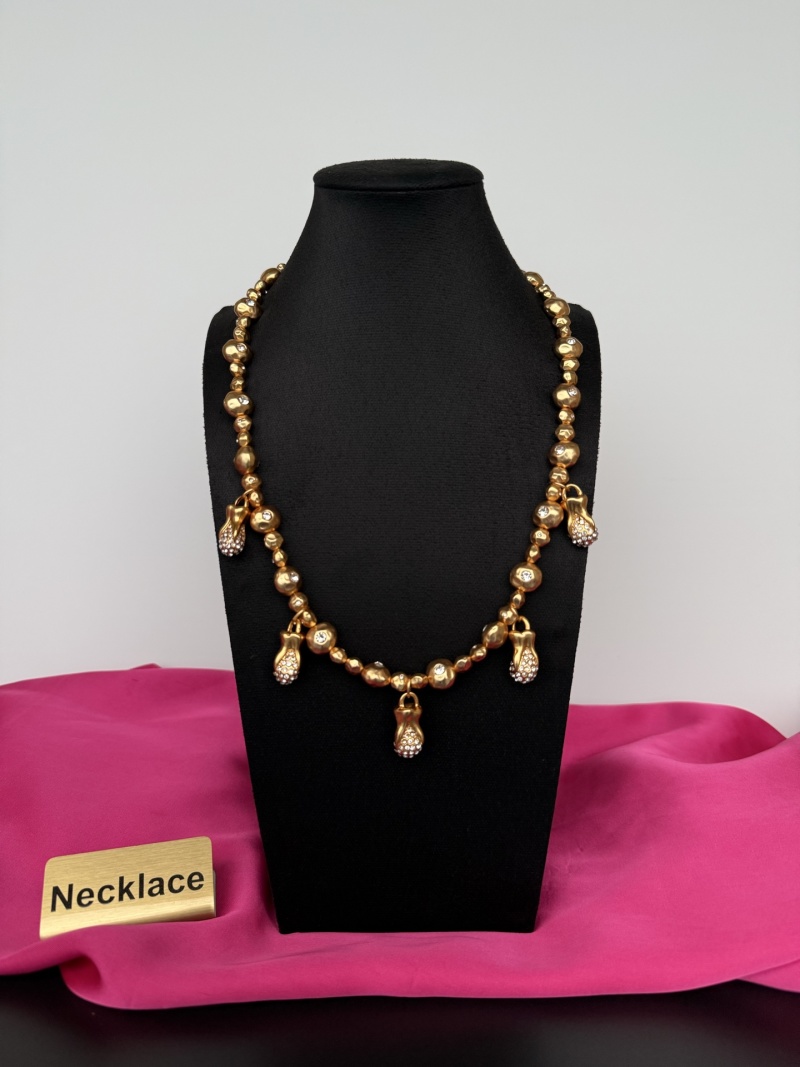 Золотистое колье с бусинами и подвесками Schiaparelli