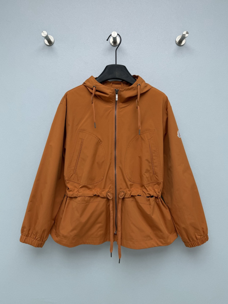 Куртка Moncler с капюшоном и поясом