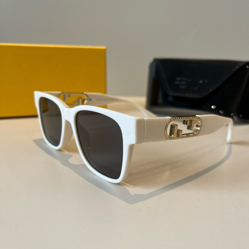 Солнечные очки белые универсальные Fendi