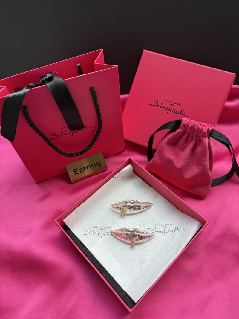 Серьги в виде губ Schiaparelli