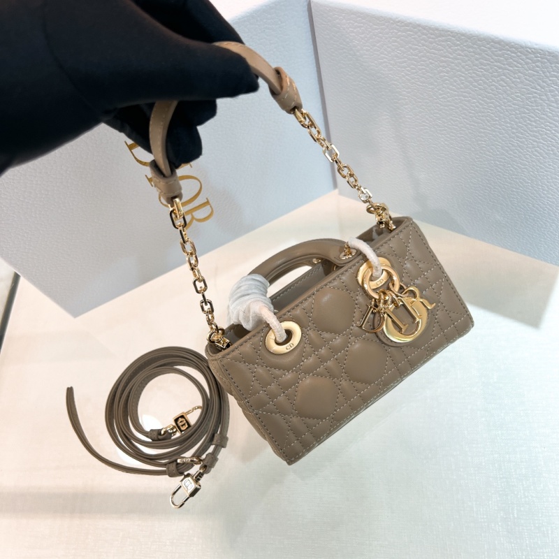 Мини-сумка из кожи с золотистой фурнитурой Dior