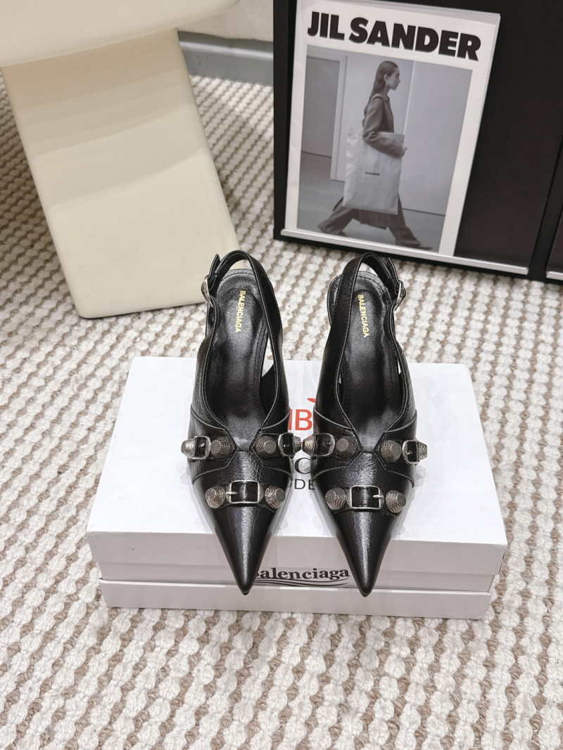 Женские туфли Balenciaga с заостренным носком и пряжками
